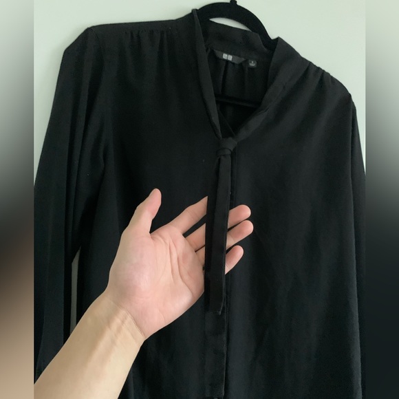 Black blouse with tie - Picture 3 of 4